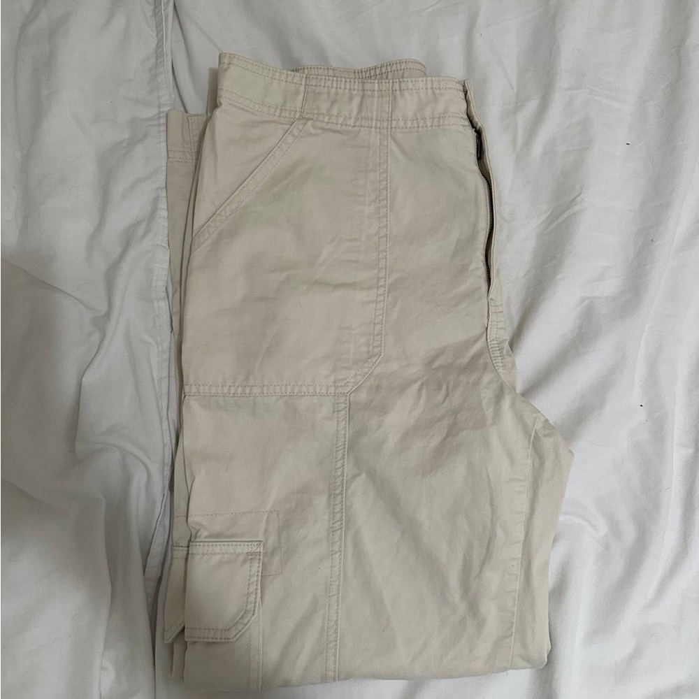 Women’s Abercrombie & Fitch Cream Cargo Pants